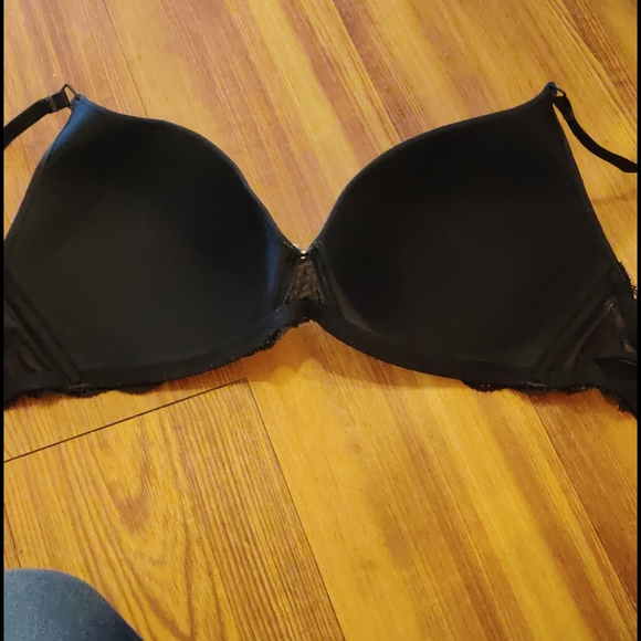 Victoria's Secret lined no wire - Picture 2 of 3